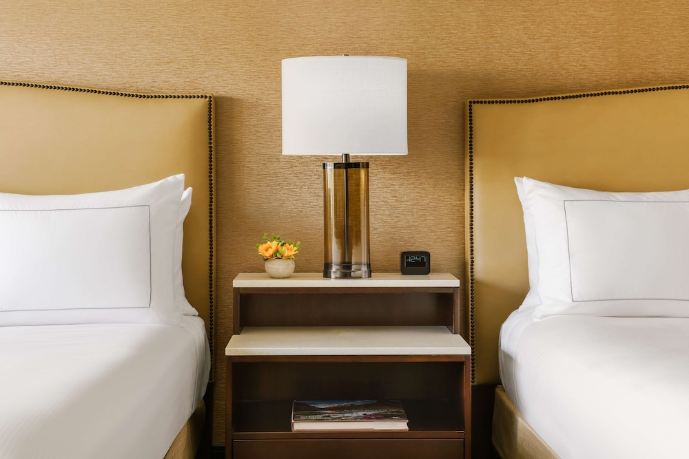 hilton phoenix airport