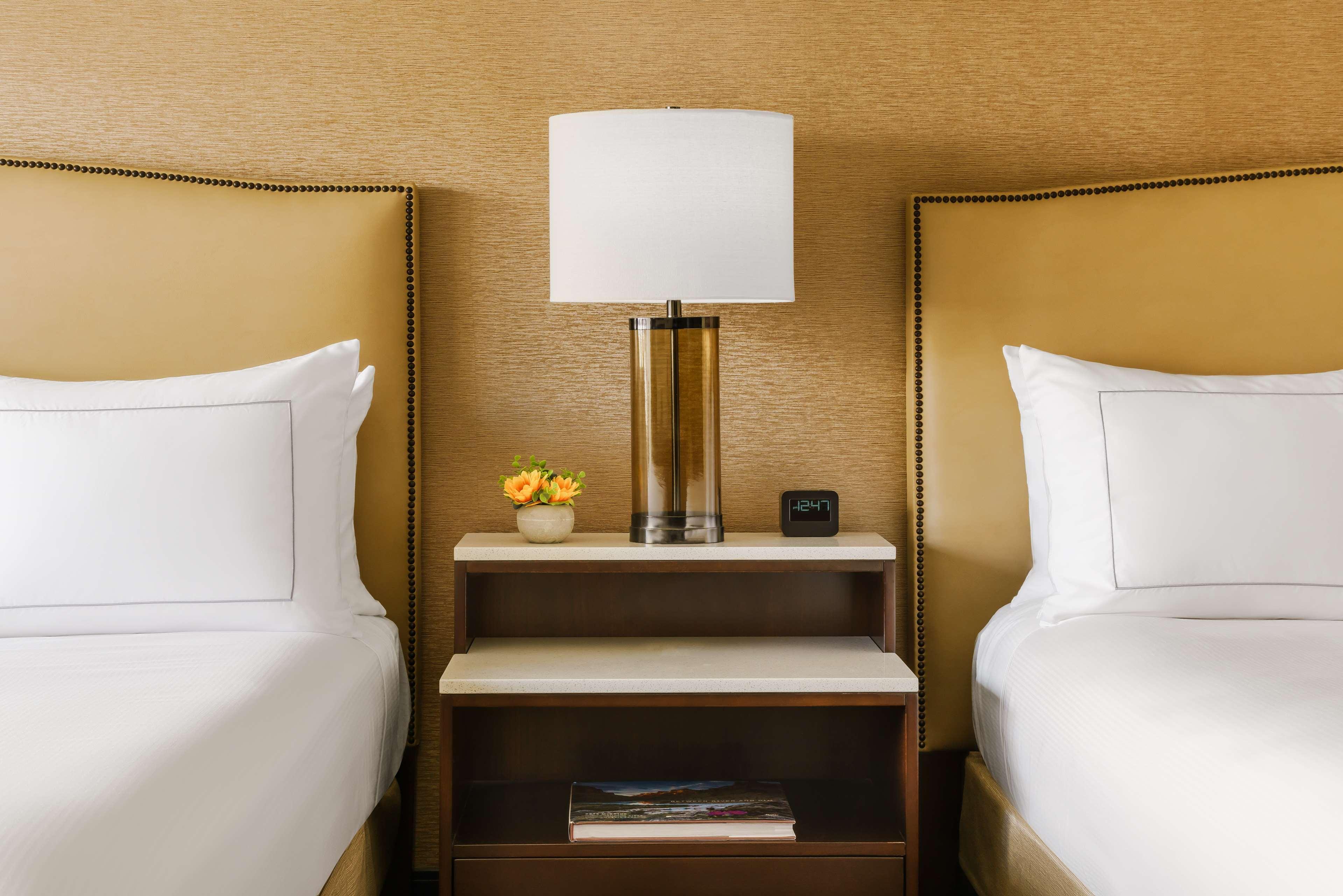 hilton phoenix airport