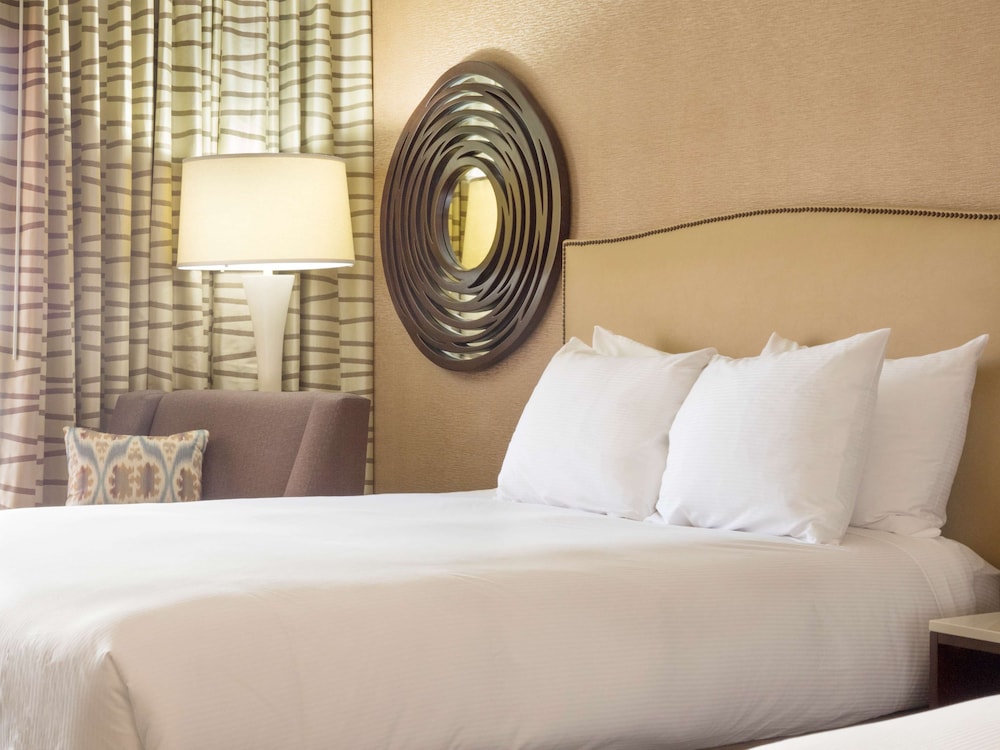 hilton phoenix airport