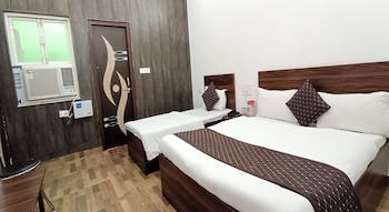hotel the nv grand palace vrindavan