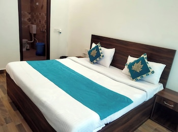 hotel the nv grand palace vrindavan