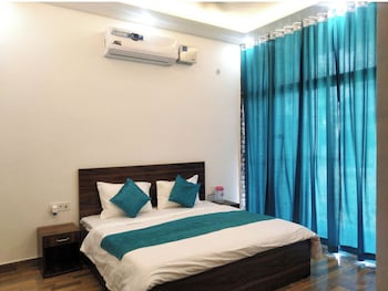 hotel the nv grand palace vrindavan