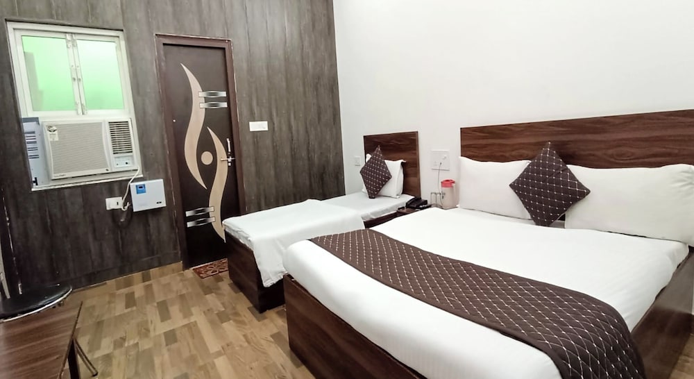 hotel the nv grand palace vrindavan
