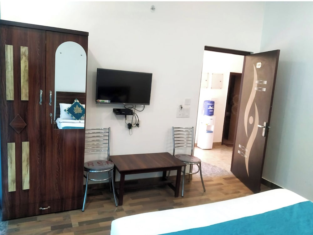 hotel the nv grand palace vrindavan
