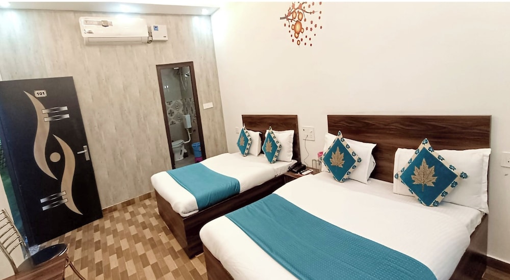hotel the nv grand palace vrindavan