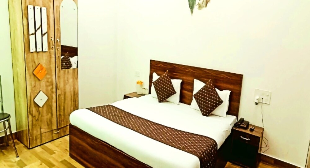 hotel the nv grand palace vrindavan