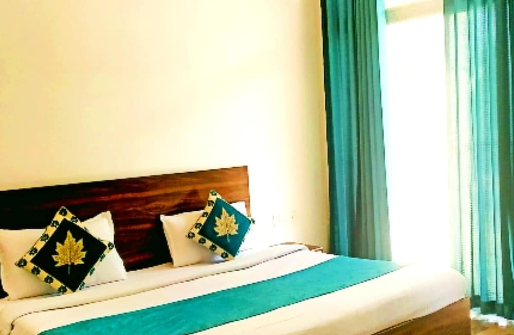 hotel the nv grand palace vrindavan