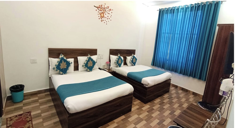 hotel the nv grand palace vrindavan