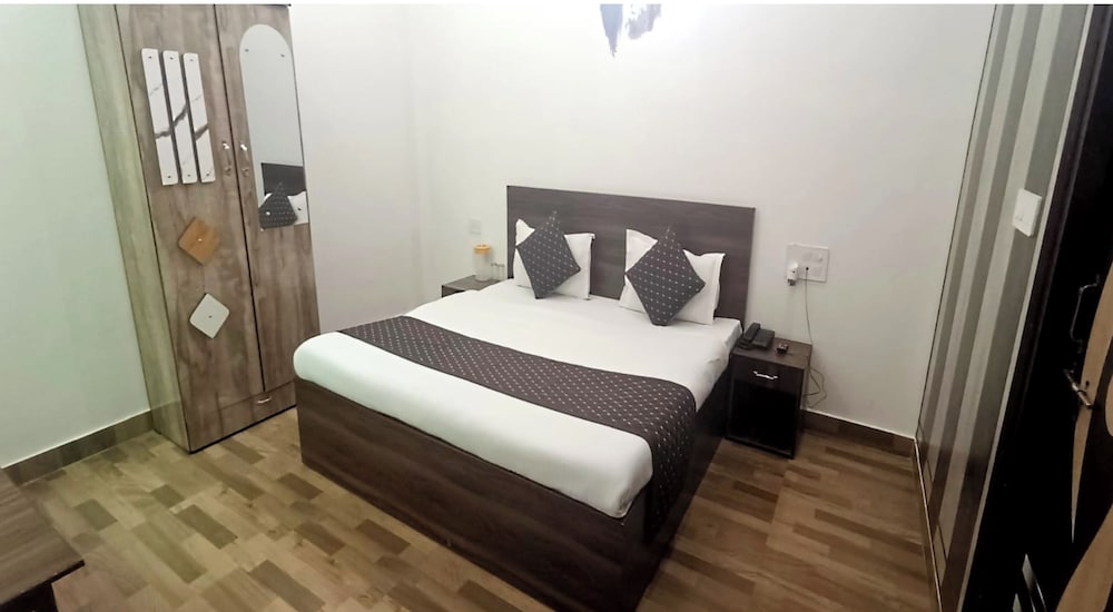hotel the nv grand palace vrindavan