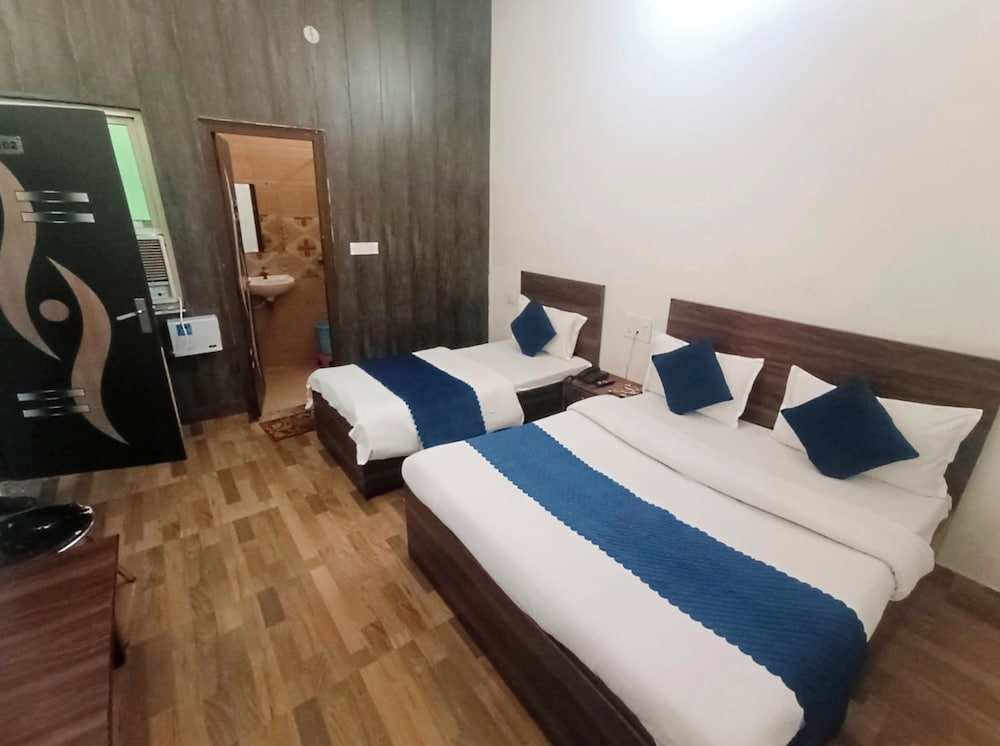 hotel the nv grand palace vrindavan