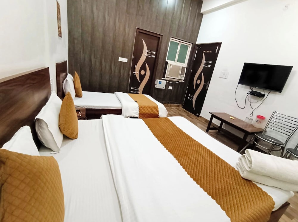 hotel the nv grand palace vrindavan