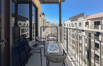 Higuests - La Rive Classy 2Br & Balcony,,0 star