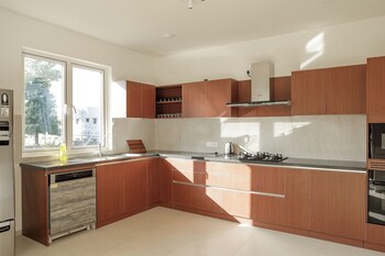 golf view home by stayjade