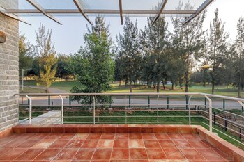 golf view home by stayjade