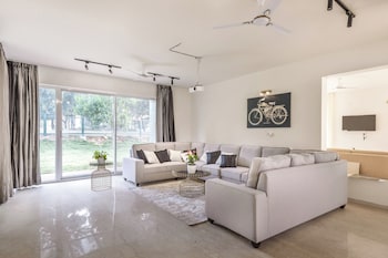 golf view home by stayjade