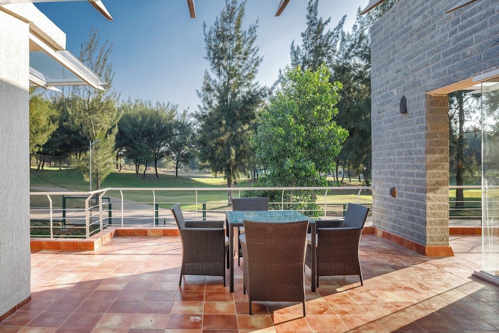 golf view home by stayjade