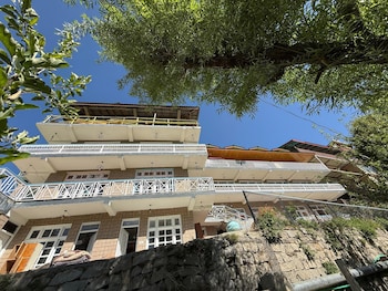 hotel the premium villa old manali view