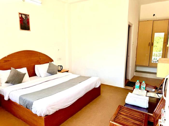 hotel the premium villa old manali view