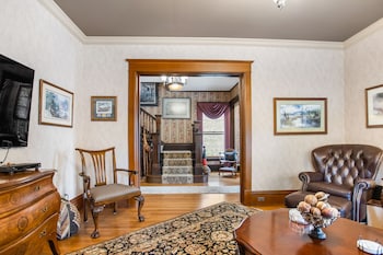 The Inn Of Saugatuck,447 Butler St,2 star