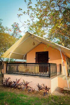 nidhivann wellness retreat resort pench