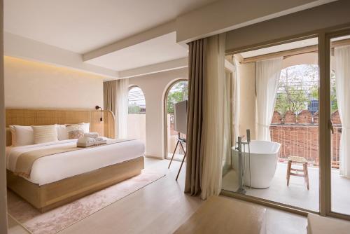 pe la thapae boutique hotel