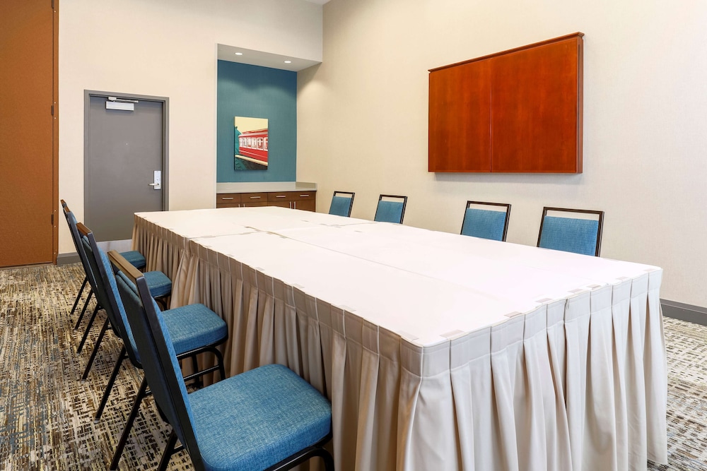 hampton inn and suites pittsburgh downtown