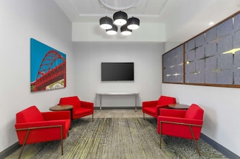 hampton inn and suites pittsburgh downtown