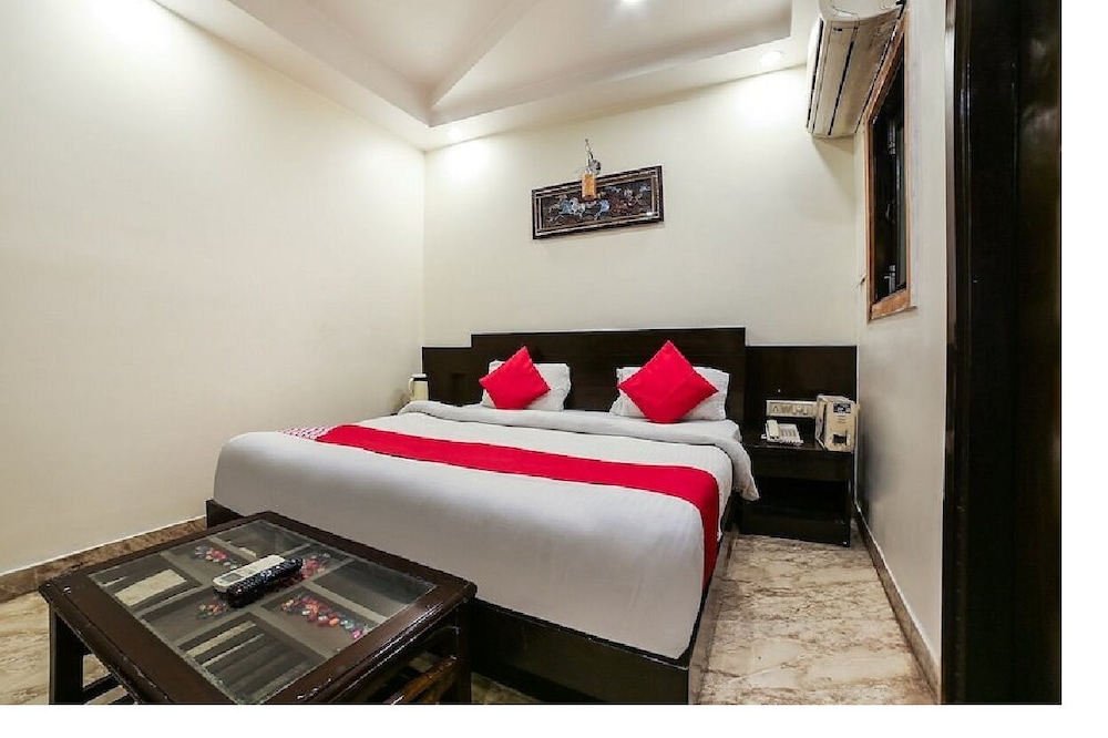 hotel seven seas opposit railway station