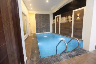 Mm Beach House,,2 star