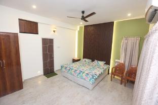 Mm Beach House,,2 star