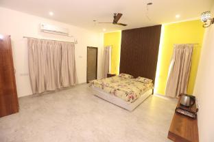 Mm Beach House,,2 star