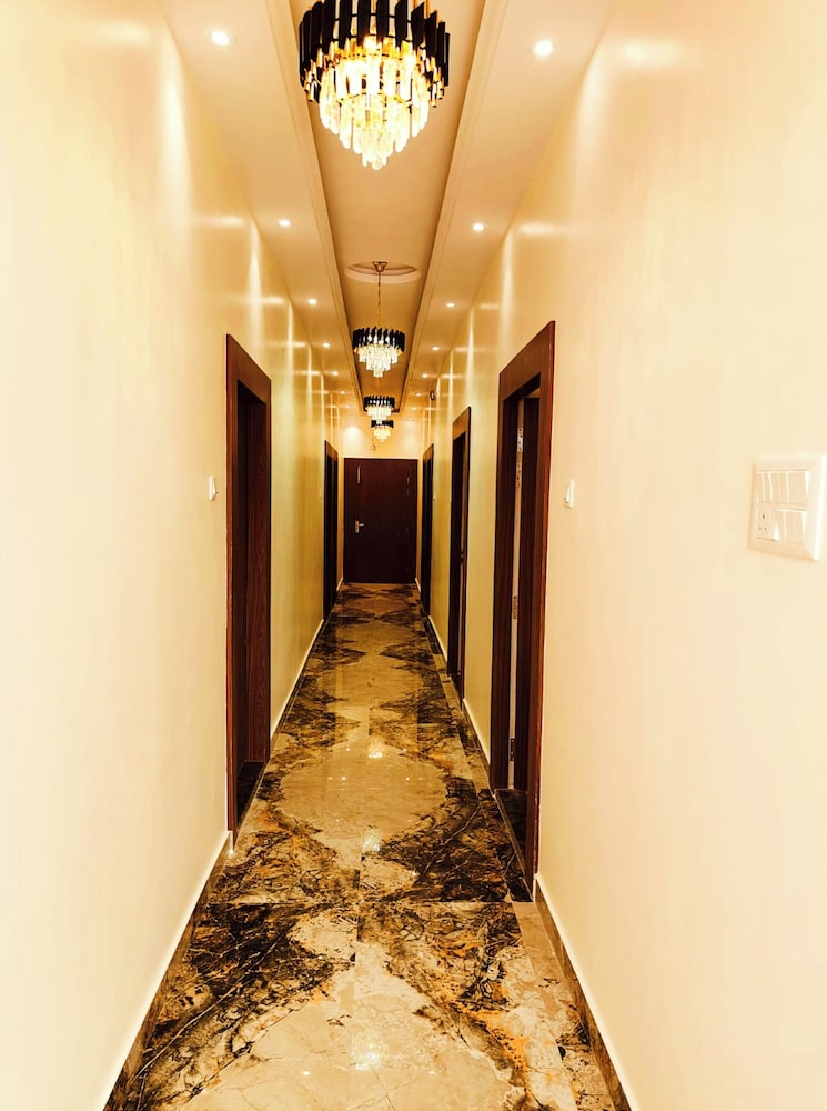 hotel vrindavan palace ayodhya