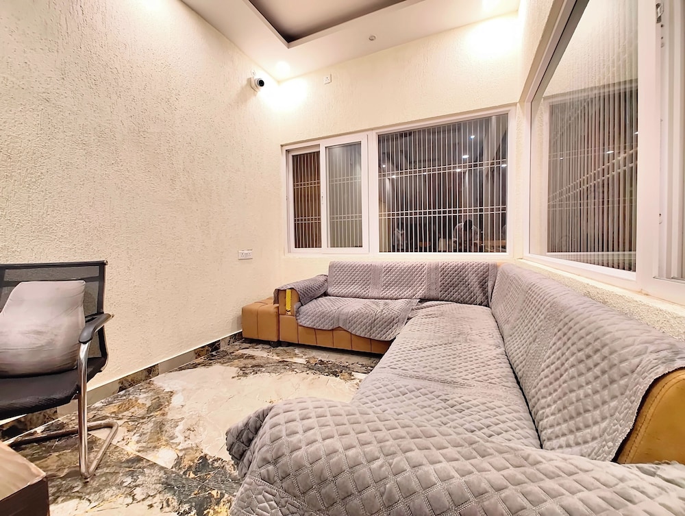 hotel vrindavan palace ayodhya