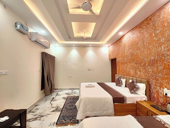 hotel vrindavan palace ayodhya