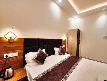 hotel vrindavan palace ayodhya