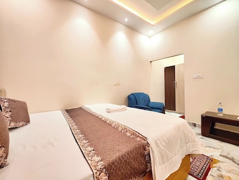 hotel vrindavan palace ayodhya