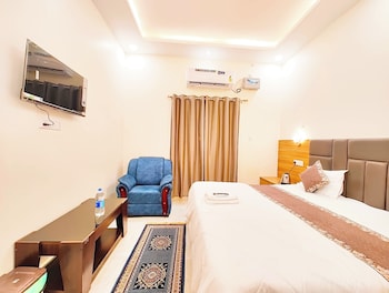 hotel vrindavan palace ayodhya