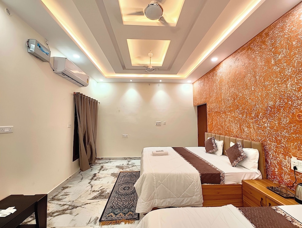 hotel vrindavan palace ayodhya