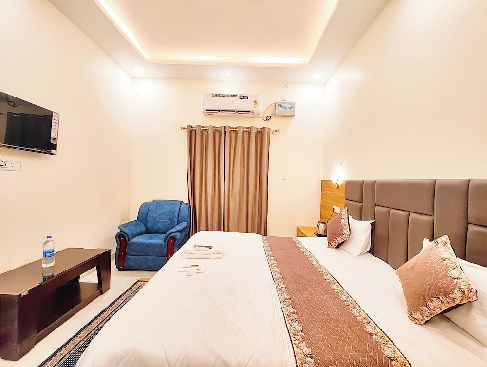 hotel vrindavan palace ayodhya