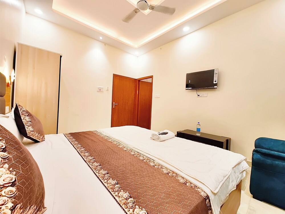 hotel vrindavan palace ayodhya