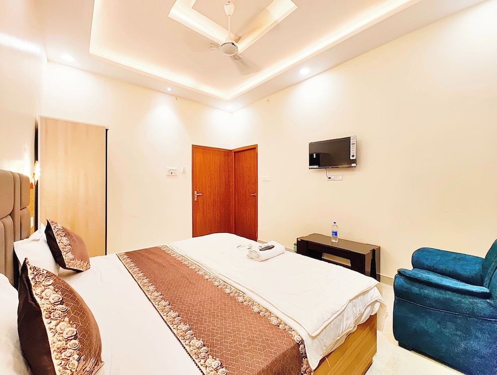 hotel vrindavan palace ayodhya