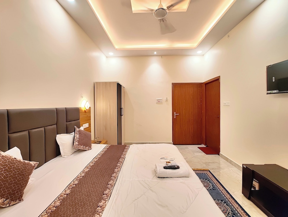 hotel vrindavan palace ayodhya