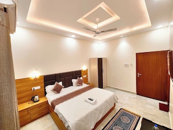 hotel vrindavan palace ayodhya