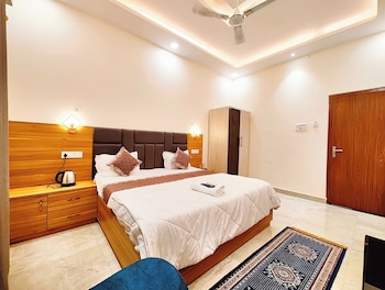 hotel vrindavan palace ayodhya