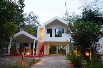 the jungle woods resort