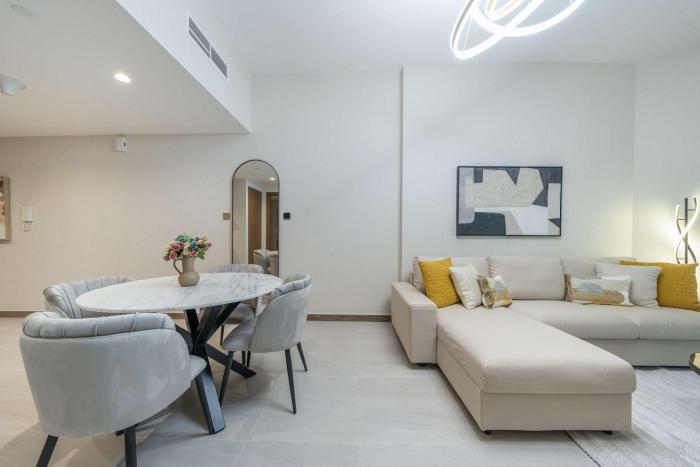 chic 1br at the canal business bay