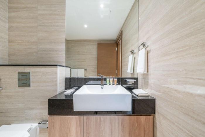 chic 1br at the canal business bay