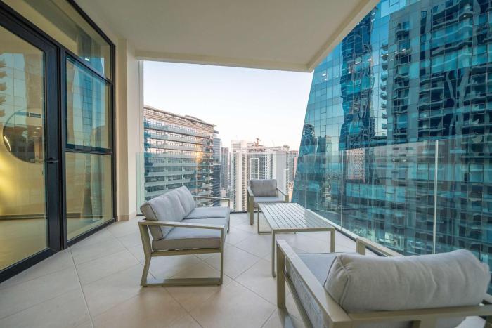 chic 1br at the canal business bay