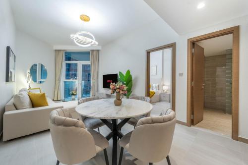 chic 1br at the canal business bay