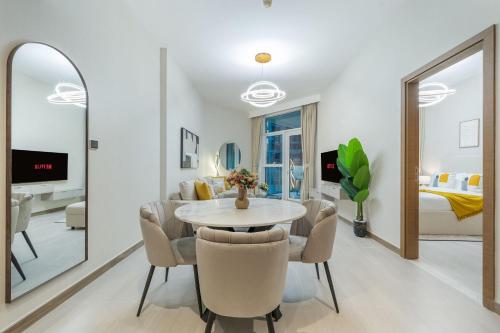 chic 1br at the canal business bay